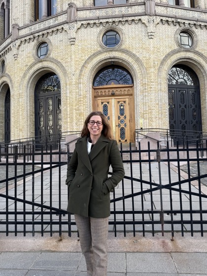 Tina glad foran stortinget